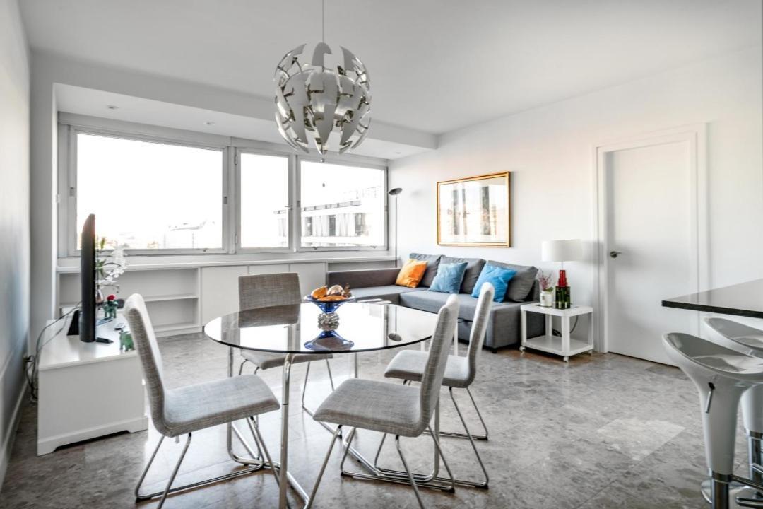 Urbantec Realty - Plaza De Colon Apartment Мадрид Екстериор снимка