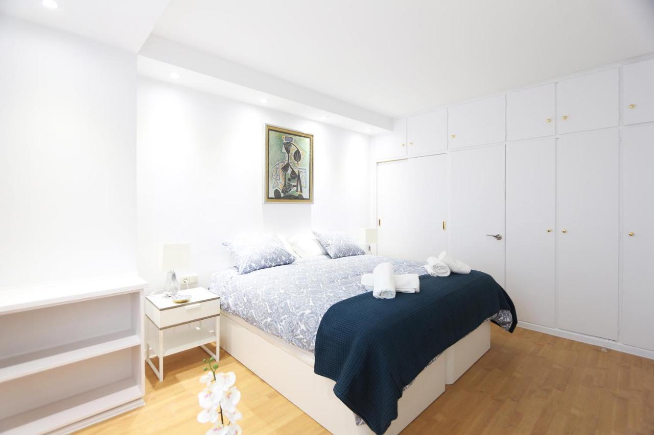 Urbantec Realty - Plaza De Colon Apartment Мадрид Екстериор снимка