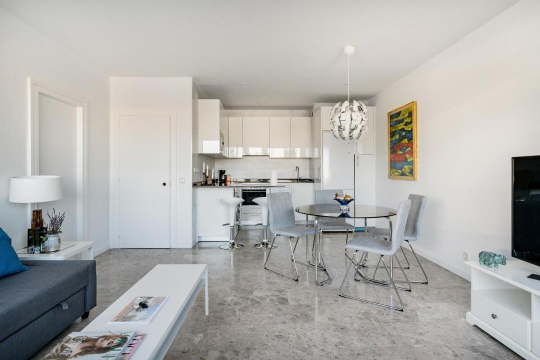 Urbantec Realty - Plaza De Colon Apartment Мадрид Екстериор снимка
