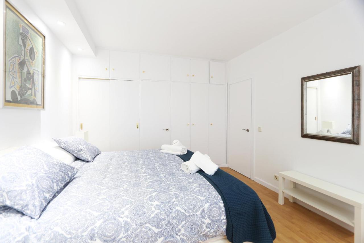 Urbantec Realty - Plaza De Colon Apartment Мадрид Екстериор снимка