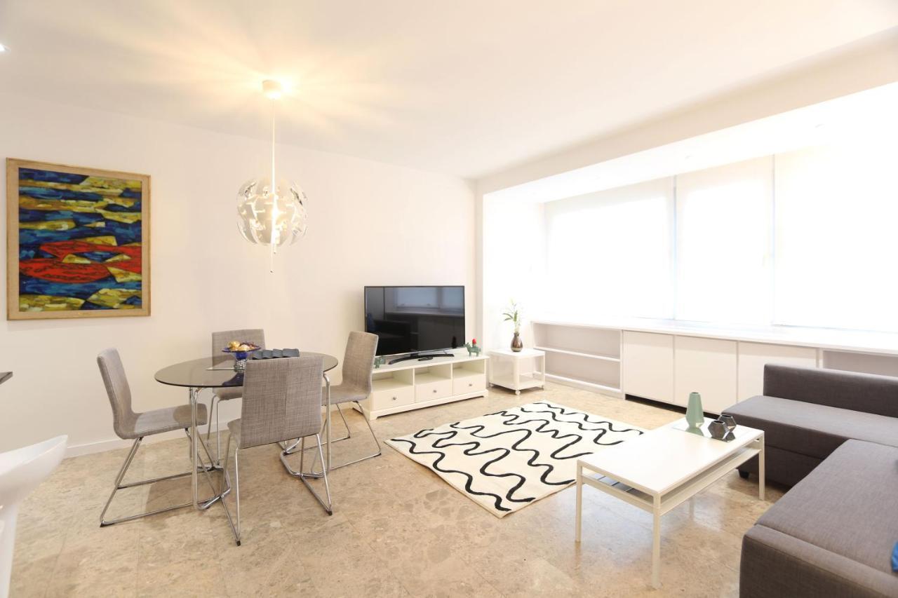 Urbantec Realty - Plaza De Colon Apartment Мадрид Екстериор снимка