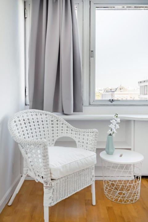 Urbantec Realty - Plaza De Colon Apartment Мадрид Екстериор снимка