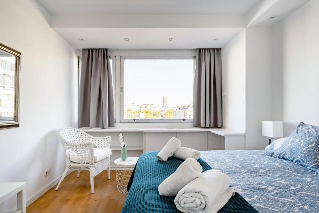 Urbantec Realty - Plaza De Colon Apartment Мадрид Екстериор снимка