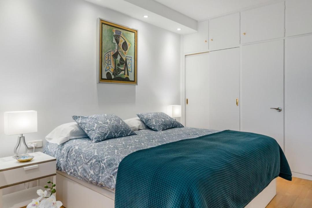Urbantec Realty - Plaza De Colon Apartment Мадрид Екстериор снимка