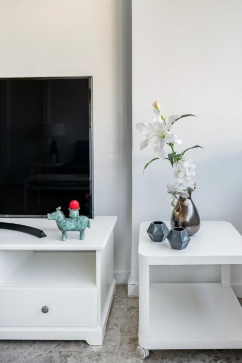 Urbantec Realty - Plaza De Colon Apartment Мадрид Екстериор снимка