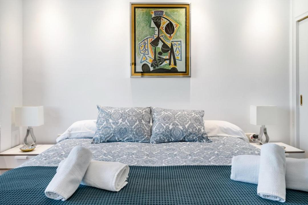 Urbantec Realty - Plaza De Colon Apartment Мадрид Екстериор снимка