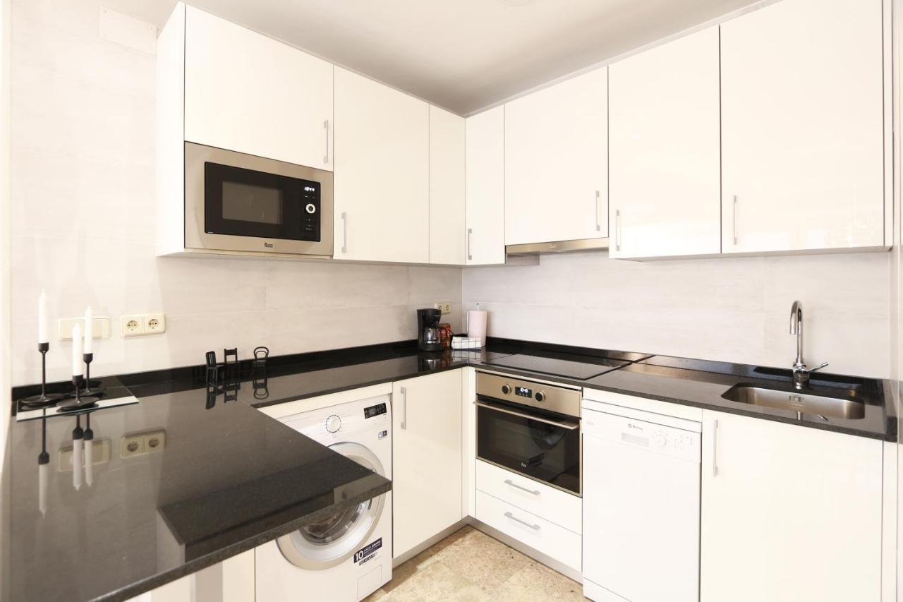 Urbantec Realty - Plaza De Colon Apartment Мадрид Екстериор снимка