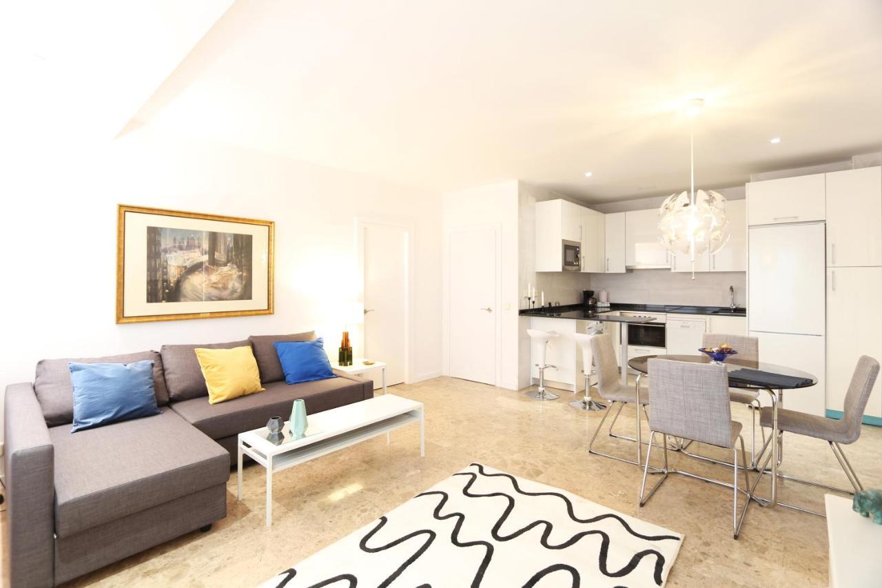 Urbantec Realty - Plaza De Colon Apartment Мадрид Екстериор снимка