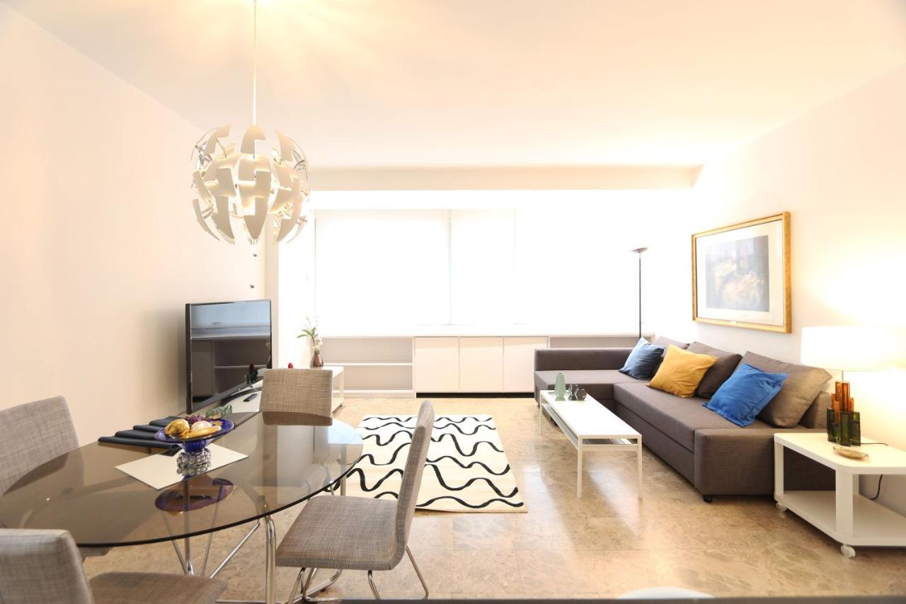 Urbantec Realty - Plaza De Colon Apartment Мадрид Екстериор снимка