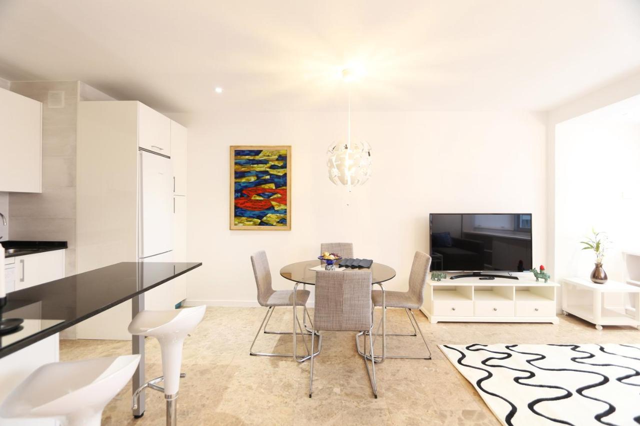 Urbantec Realty - Plaza De Colon Apartment Мадрид Екстериор снимка